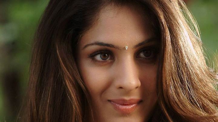 Gouri Mungal Cute Eyes N Wet Lips Face Closeup